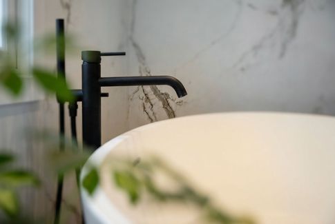 Bagno in stile moderno di 5 di SaturninoStudio Architecture and Design