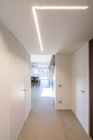 Open Space in stile moderno di 46 di L2 architecture + interior design