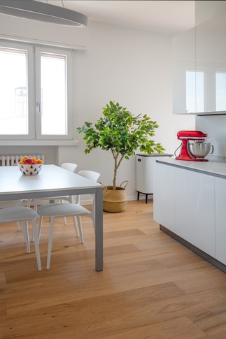 Cucina in stile contemporaneo di 10 di architetto Caterina Martini Cucina in stile contemporaneo di 10 di architetto Caterina Martini