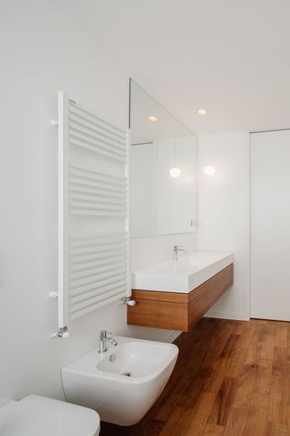 Bagno in stile minimal di 5 di domECO Bagno in stile minimal di 5 di domECO