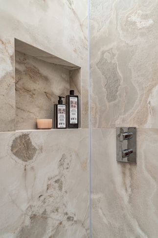 Bagno in stile contemporaneo di 8 di Alexandra Designer Bagno in stile contemporaneo di 8 di Alexandra Designer