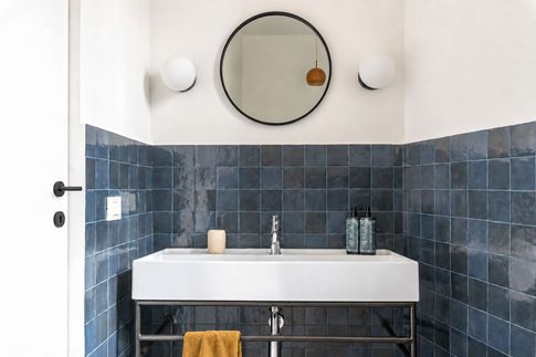 Bagno in stile mediterraneo di 8 di Marila Fasulo Architetto Bagno in stile mediterraneo di 8 di Marila Fasulo Architetto