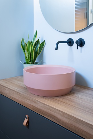 Bagno in stile contemporaneo di 5 di Storie Design Studio