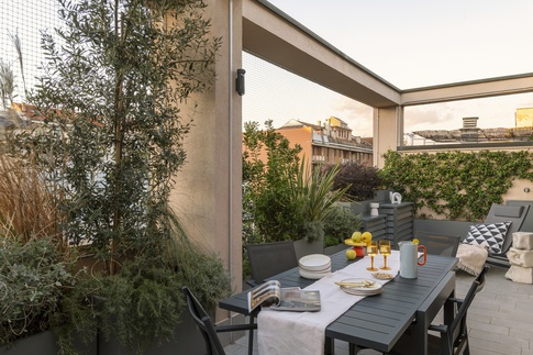 Terrazza in stile contemporaneo di 40 di tapas studio