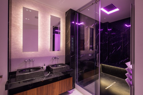 Bagno in stile contemporaneo di 8 di MOB Architects Bagno in stile contemporaneo di 8 di MOB Architects