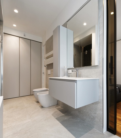 Bagno in stile contemporaneo di 12 di kkarchitecture
