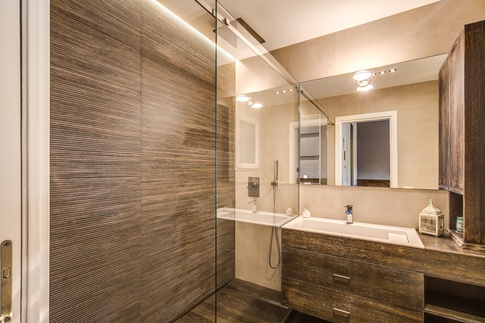 Bagno in stile contemporaneo di 6 di MOB Architects