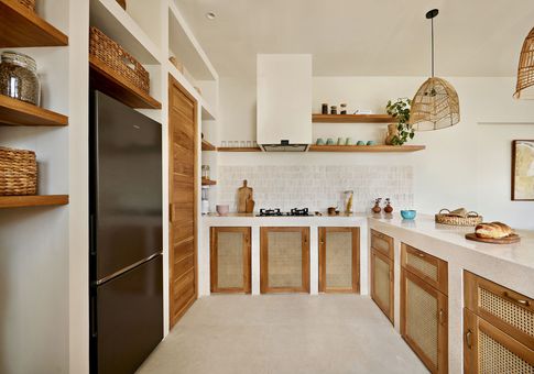 Cucina in stile tropicale di 15 di Riccardo Rubelli Architetto Cucina in stile tropicale di 15 di Riccardo Rubelli Architetto