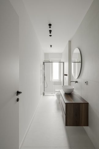 Bagno in stile minimal di 7 di Carola Ribotta architetto