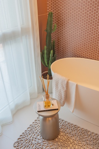 Bagno in stile glamour di 6 di Alessandra Parolini Studio