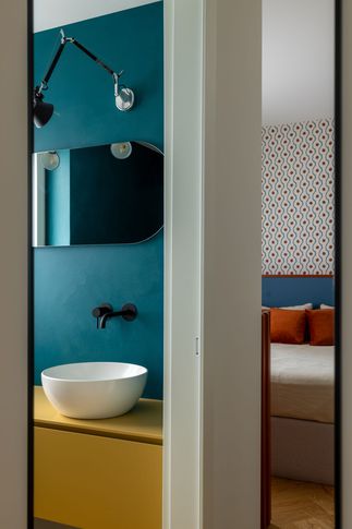 Bagno in stile contemporaneo di 6 di Archifacturing - Sara Cimarelli & Giorgio Opolka