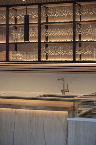 Angolo Bar in stile contemporaneo di 40 di ANDREATTA Angolo Bar in stile contemporaneo di 40 di ANDREATTA
