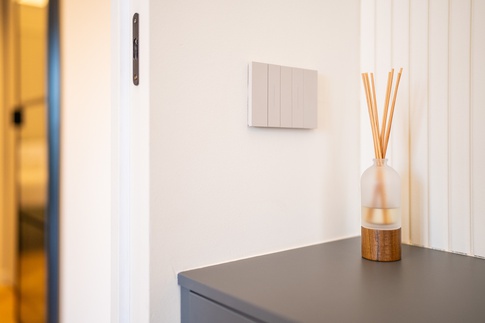 Camera da Letto in stile contemporaneo di 13 di FCInteriorDesignStudio |