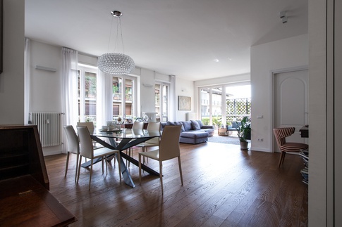 Open Space in stile moderno di 55 di Chantal Forzatti architetto