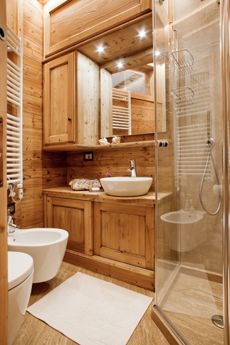 Bagno in stile rustico di 8 di Elena Vigano' Architetto