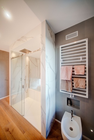 Bagno in stile contemporaneo di 10 di Pierpaolo Iannone Architetto