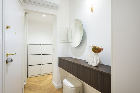 Ingresso in stile contemporaneo di 5 di BB1 Architettura & Design