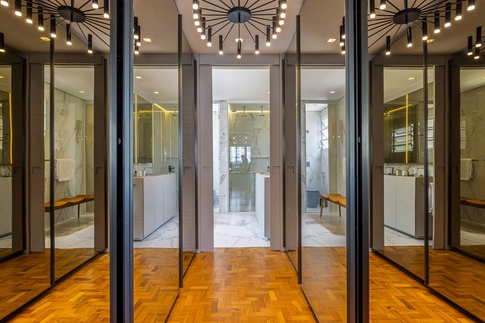 Cabina Armadio in stile moderno di 10 di Guzlive Cabina Armadio in stile moderno di 10 di Guzlive