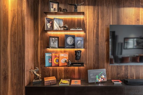 Soggiorno in stile contemporaneo di 20 di MOB Architects