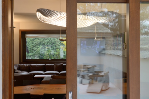 Soggiorno in stile moderno di 45 di RGAstudio