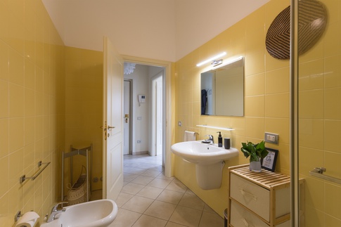 Bagno in stile moderno di 5 di Lorenzo Rossi Architetto