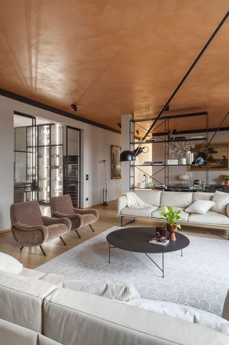 Soggiorno in stile contemporaneo di 80 di Euga Design Studio