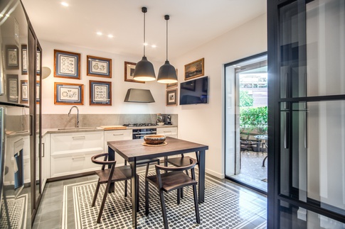 Cucina in stile contemporaneo di 15 di MOB Architects