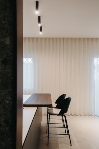 Open Space in stile contemporaneo di 135 di Architetto Michelangelo Todisco Open Space in stile contemporaneo di 135 di Architetto Michelangelo Todisco