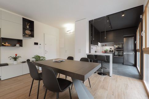 Soggiorno in stile moderno di 30 di Desearq studio - architettura e interior design