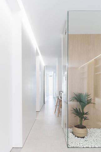 Soggiorno in stile contemporaneo di 32 di Lorenzo Franzi | Fotografia