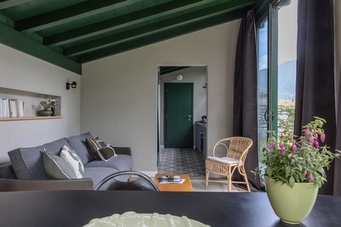 Soggiorno in stile contemporaneo di 18 di Chantal Forzatti architetto
