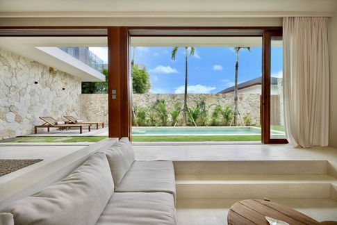 Soggiorno in stile tropicale di 45 di Riccardo Rubelli Architetto