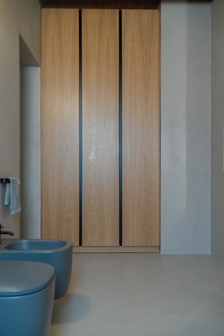 Bagno in stile soft industrial di 11 di Simona Fogalesi interior designer