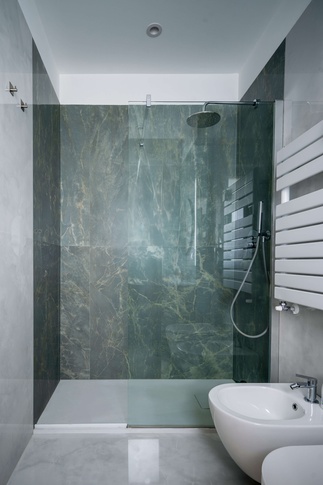 Bagno in stile contemporaneo di 6 di Gianluca Chiocca Interior Design Studio Bagno in stile contemporaneo di 6 di Gianluca Chiocca Interior Design Studio
