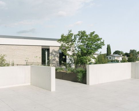 Terrazza in stile minimal di 50 di Didonè Comacchio Architects