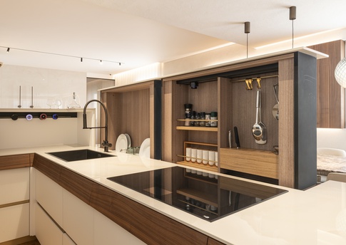 Open Space in stile contemporaneo di 52 di Francesco Cardano Interior Designer