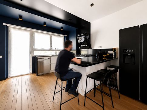 Cucina in stile classico di 15 di Equus Architects