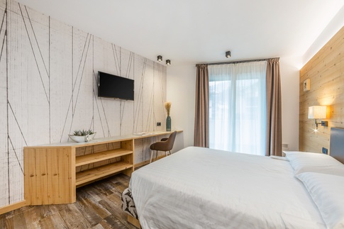 Camera da Letto in stile naturale di 28 di Arredamenti Andalo
