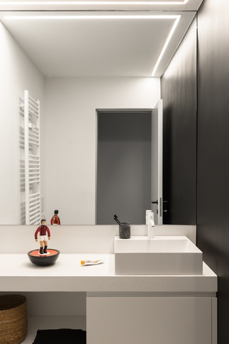 Bagno in stile contemporaneo di 2 di MatStudio Bagno in stile contemporaneo di 2 di MatStudio