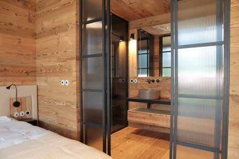 Bagno in stile rustico di 10 di Easy Living