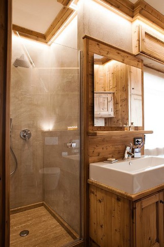 Bagno in stile rustico di 8 di Elena Vigano' Architetto