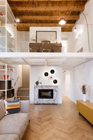 Soggiorno in stile iconico di 50 di tIPS ARCHITECTS