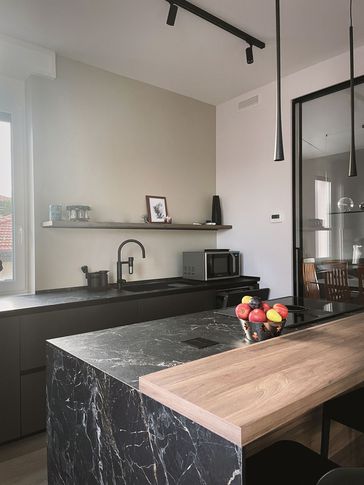 Cucina in stile moderno di 15 di Silvia Aquilani . Design studio