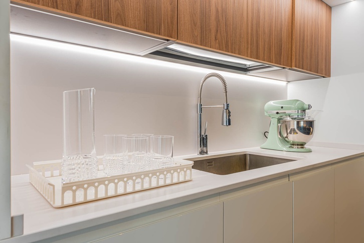 Open Space in stile contemporaneo di 38 di Micro Interior Design