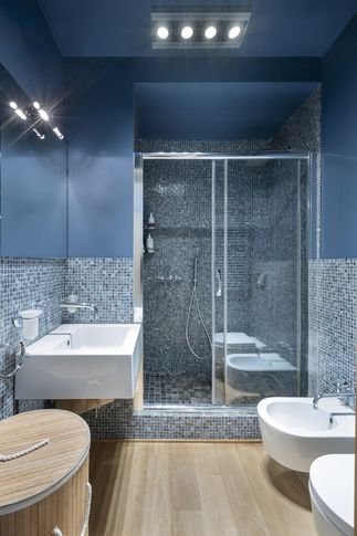 Bagno in stile contemporaneo di 3 di Bossi Vigorito Building Interior