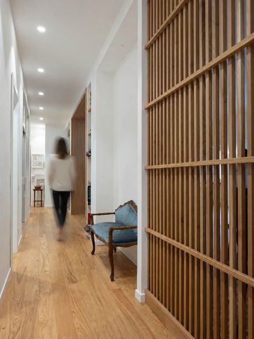 Soggiorno in stile moderno di 40 di Equus Architects