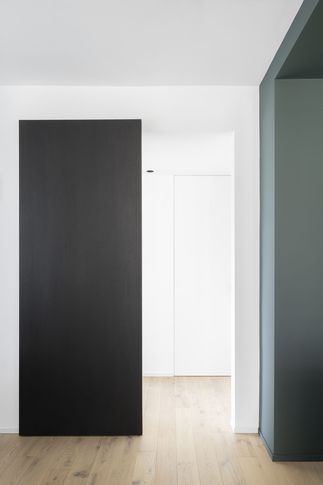 Open Space in stile minimal di 50 di Moroni Architettura 2.0