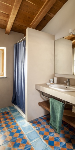 Bagno in stile moderno di 4 di studioaria