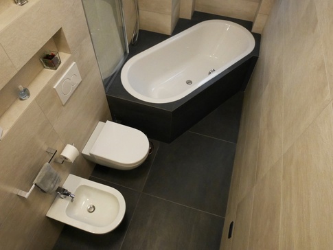 Bagno in stile contemporaneo di 6 di architetto Caterina Martini Bagno in stile contemporaneo di 6 di architetto Caterina Martini