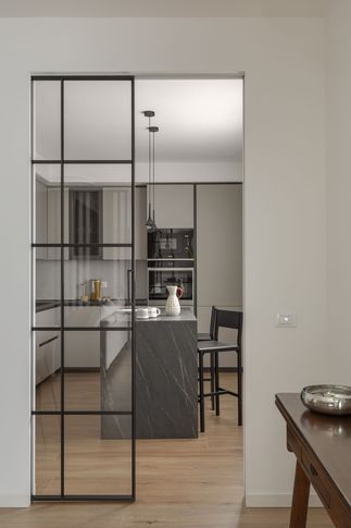 Cucina in stile contemporaneo di 10 di tapas studio